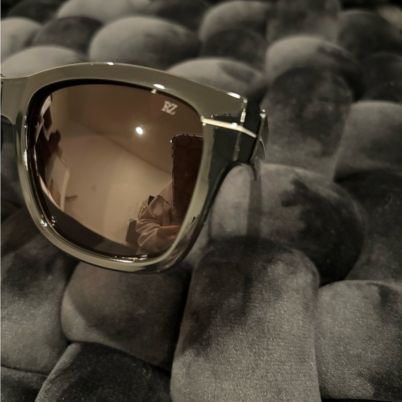 Rachel Zoe Fawn Sunnies - Picture 5 of 7